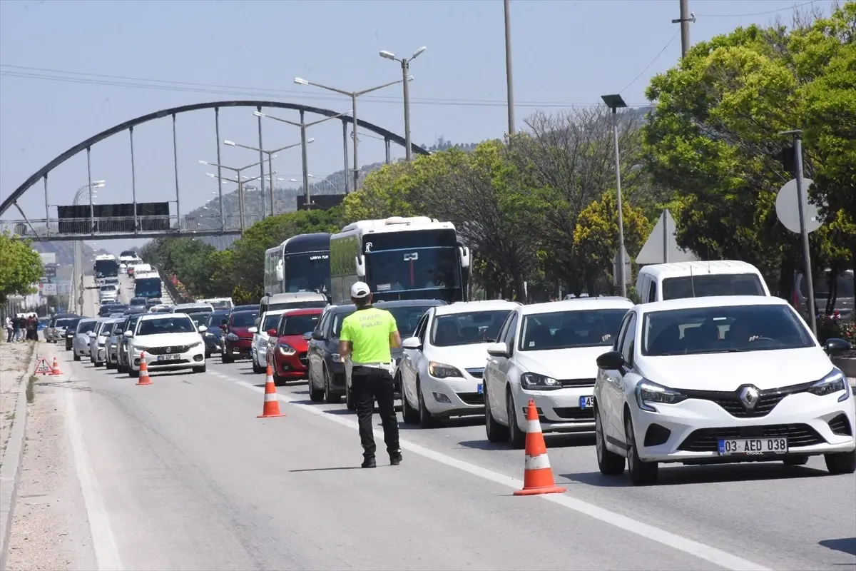 Afyonkarahisar'da Bayram Yoğunluğu ve Tatil Keyfi