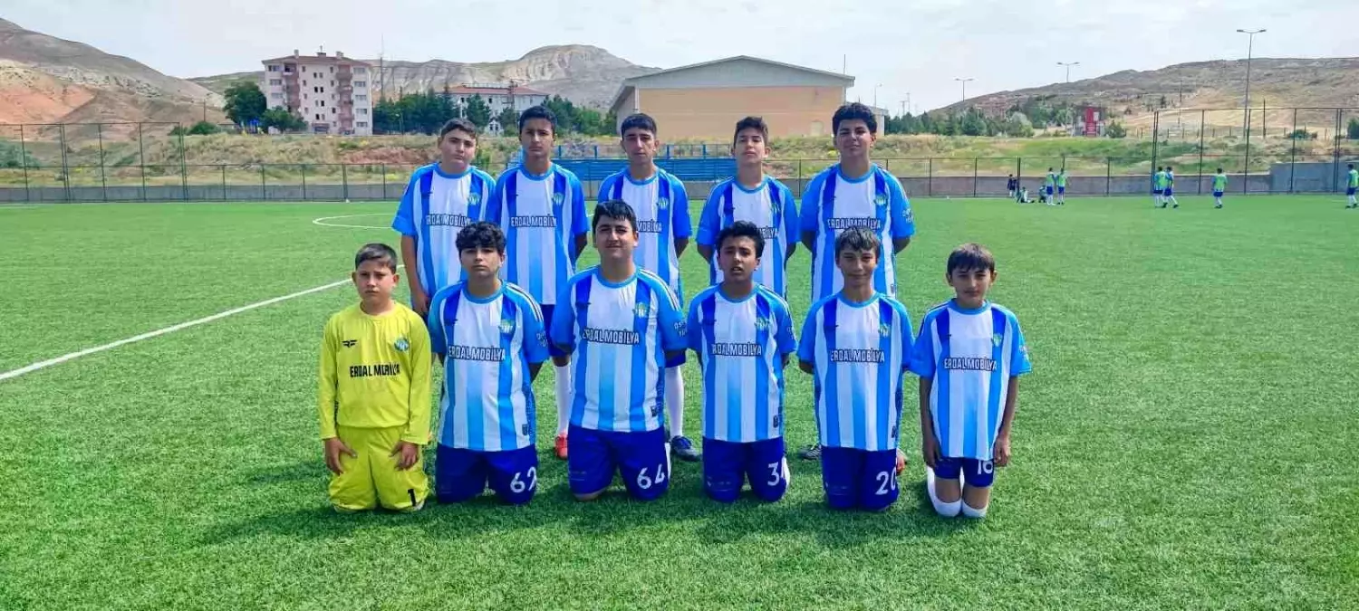 Akkışla'da Ücretsiz Yaz Futbol Kursu Başladı