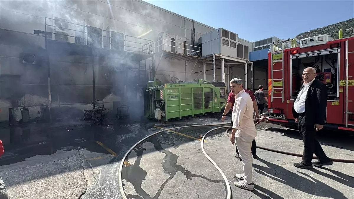 Bodrum'da AVM'de Yangın Çıktı