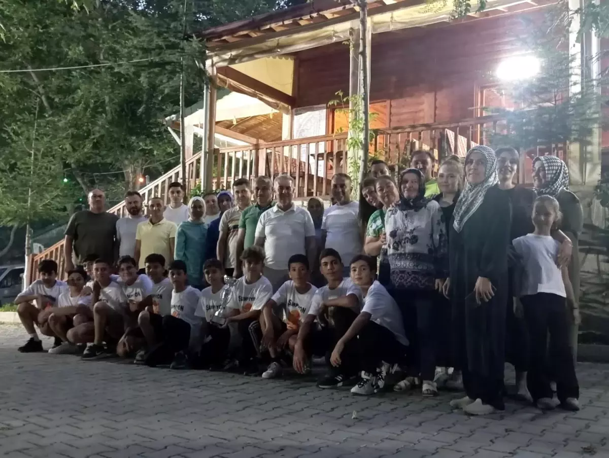 Buharkent Belediye Başkanı, U13 Şampiyonlarını Ağırladı