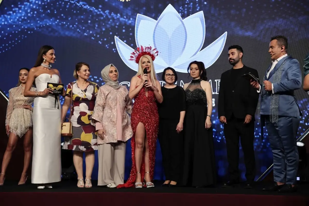 Dijital Dünya Bu Yıl 15. En'lerini Seçti. Chafemme Yapay Zeka Defilesine Büyük İlgi!