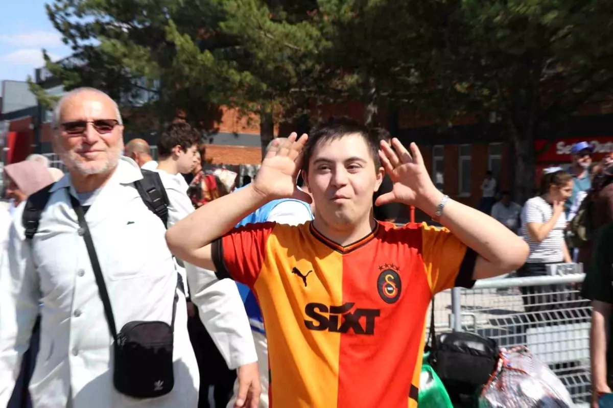 Eskişehir'e İlk Hacı Kafilesi Döndü