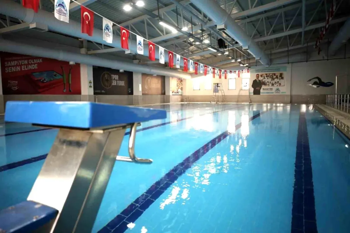 Eyyübiye Yarı Olimpik Kapalı Yüzme Havuzu Yeni Sezona Merhaba Dedi