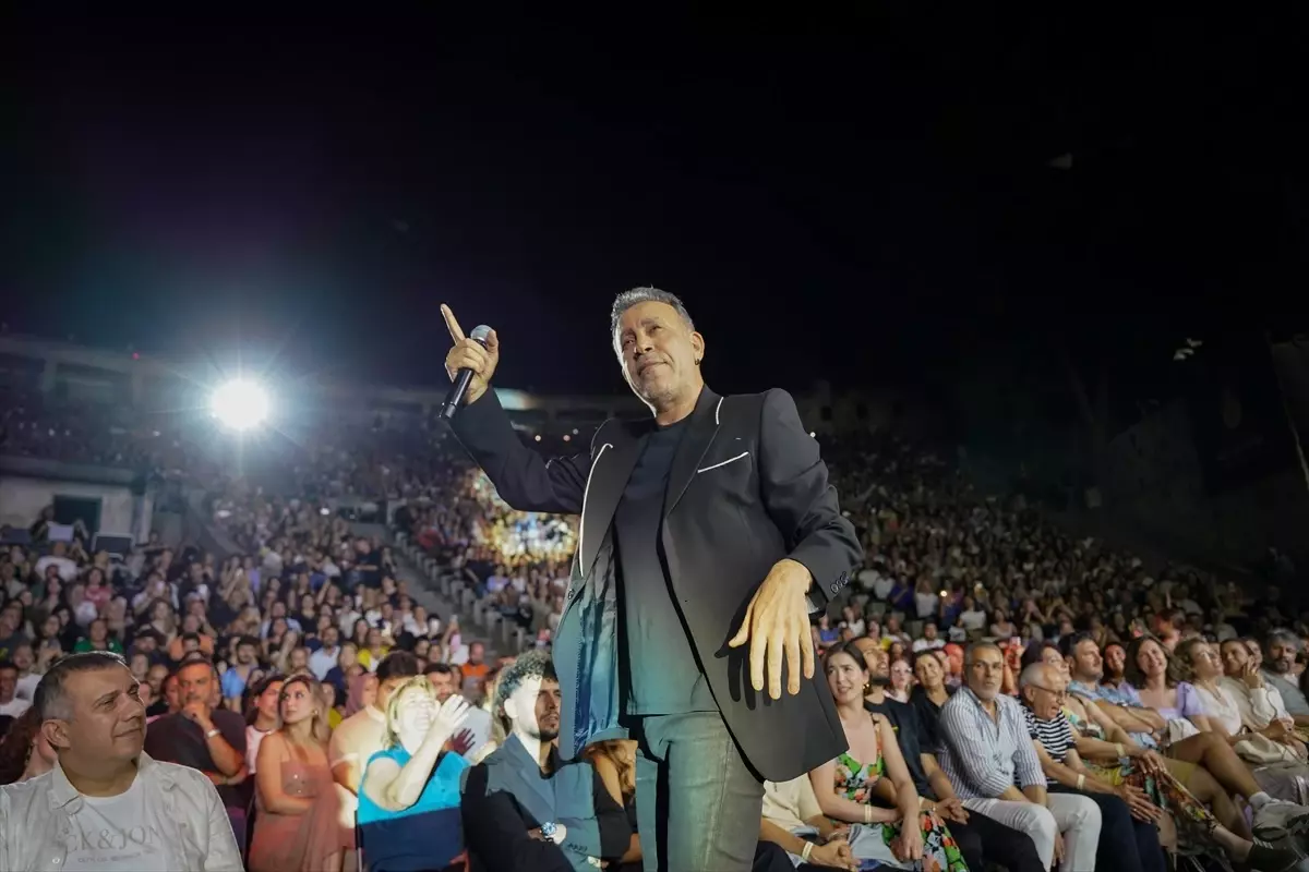 Haluk Levent 30. Yıl Konseriyle Sahne Aldı