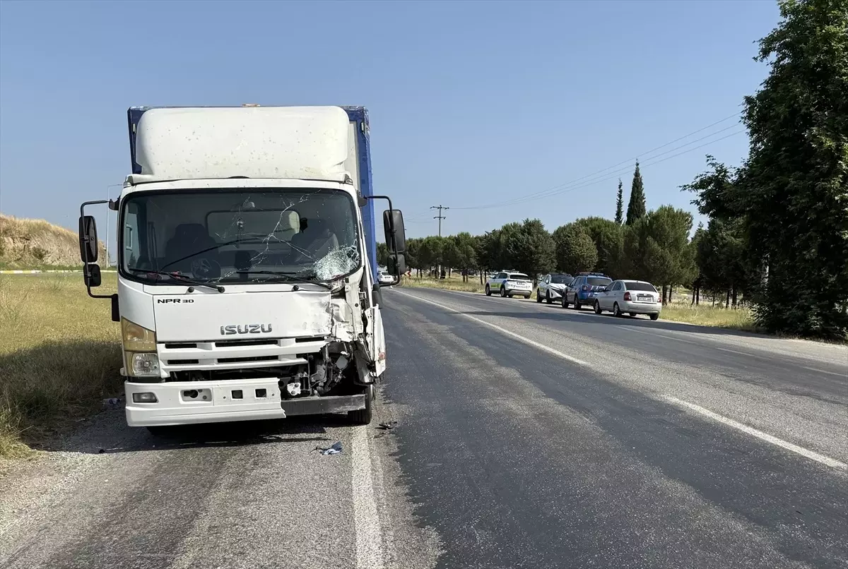 İzmir'de Kaza: 1 Ölü, 1 Yaralı