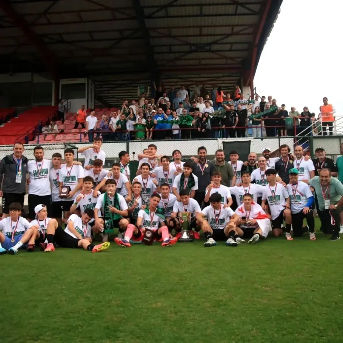 Kocaelispor U19 Takımı Şampiyonluk Ödülünü Kazandı