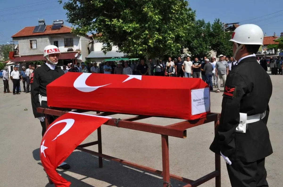 Kore Gazisi Ramazan Topdaş'ı Son Yolculuğuna Uğurladılar