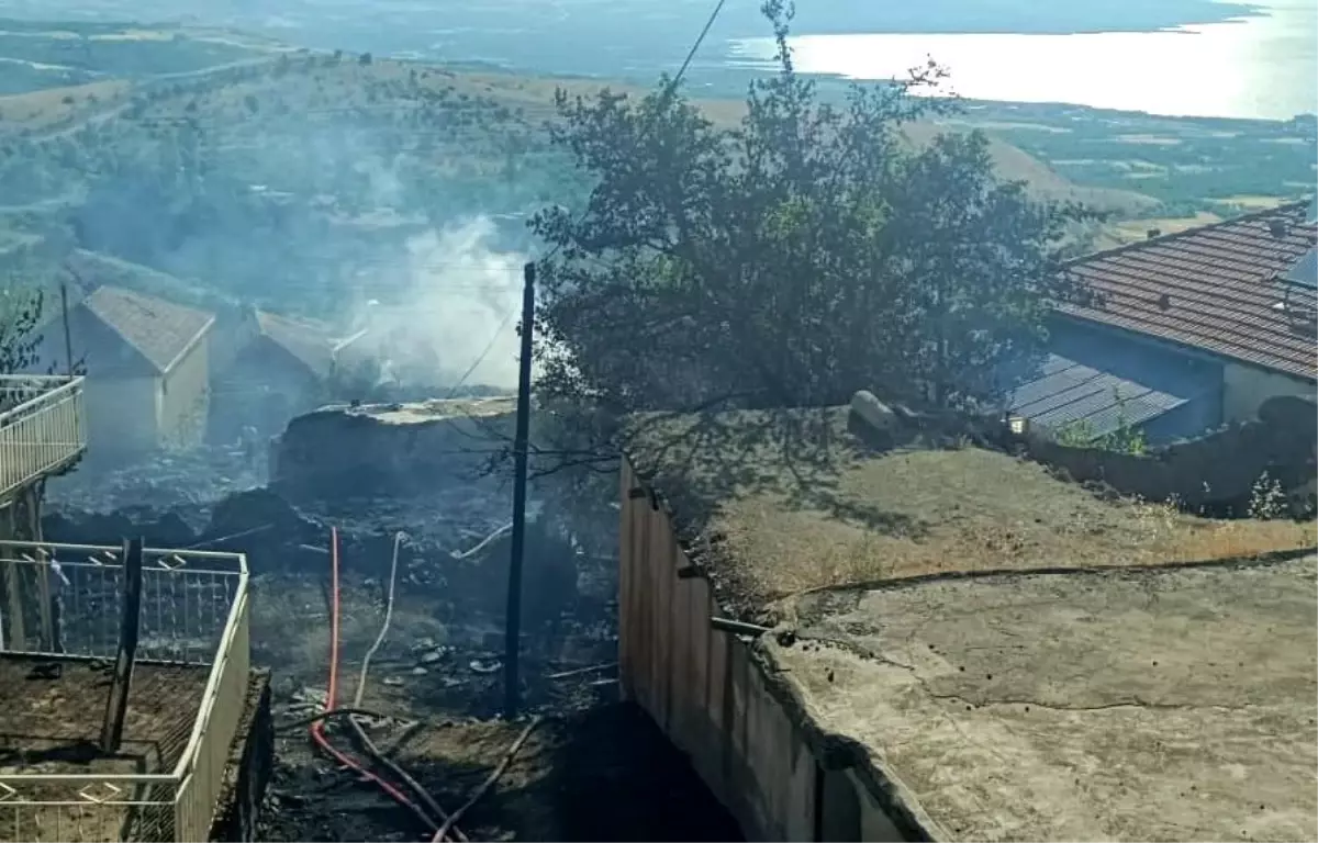 Malatya'da Çıkan Yangında İki Ev Yanarak Kullanılamaz Hale Geldi