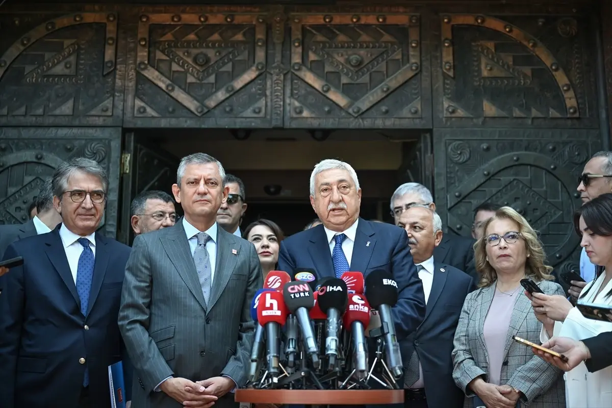 Özgür Özel: Esnafın Asgari Ücret Artışından Korunmalı