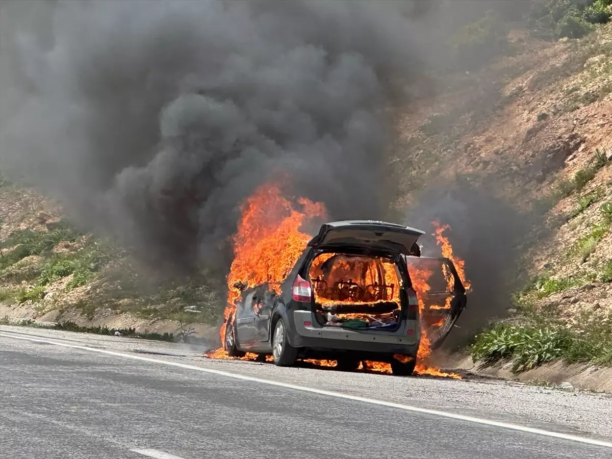 Sivas'ta Otomobil Yangını