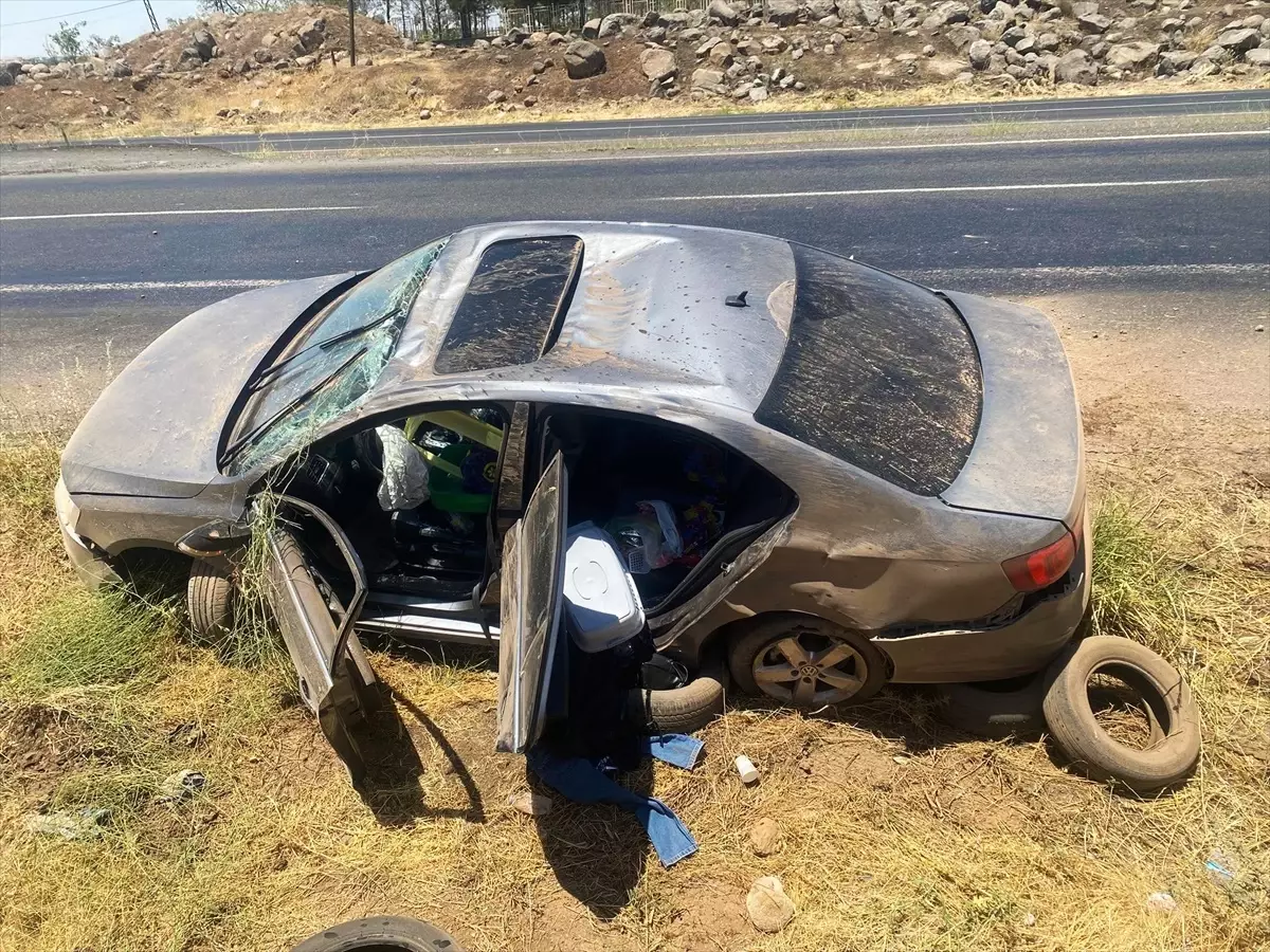 Siverek'te otomobil devrildi: 3 yaralı