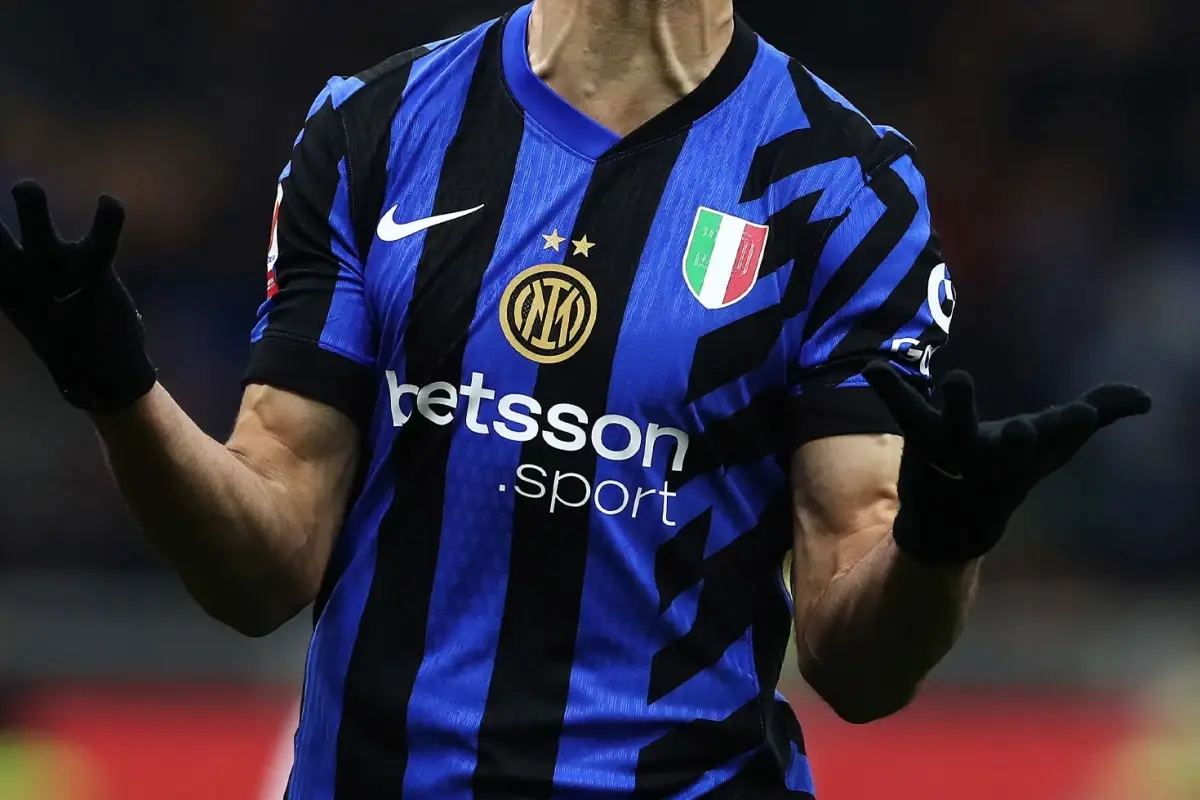 Ülkesinden çıkamıyor! Inter'in forveti savaşın ortasında kaldı