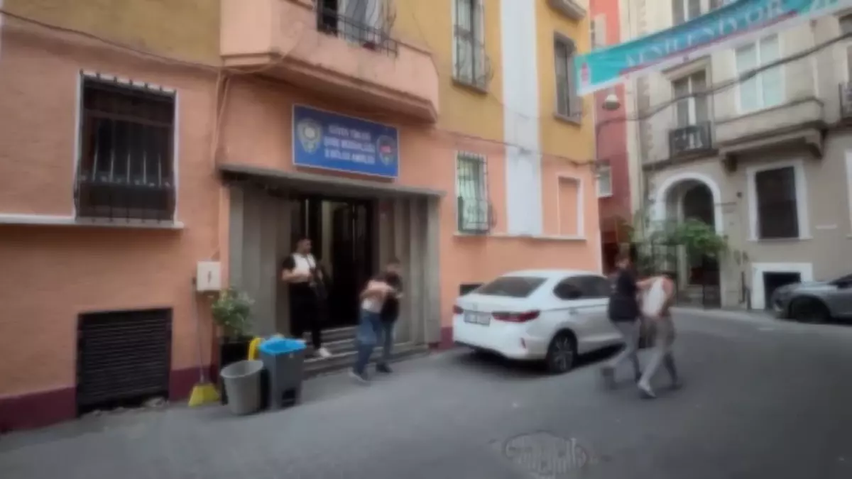 Beyoğlu'nda Bıçaklı Kavga: 3 Tutuklama