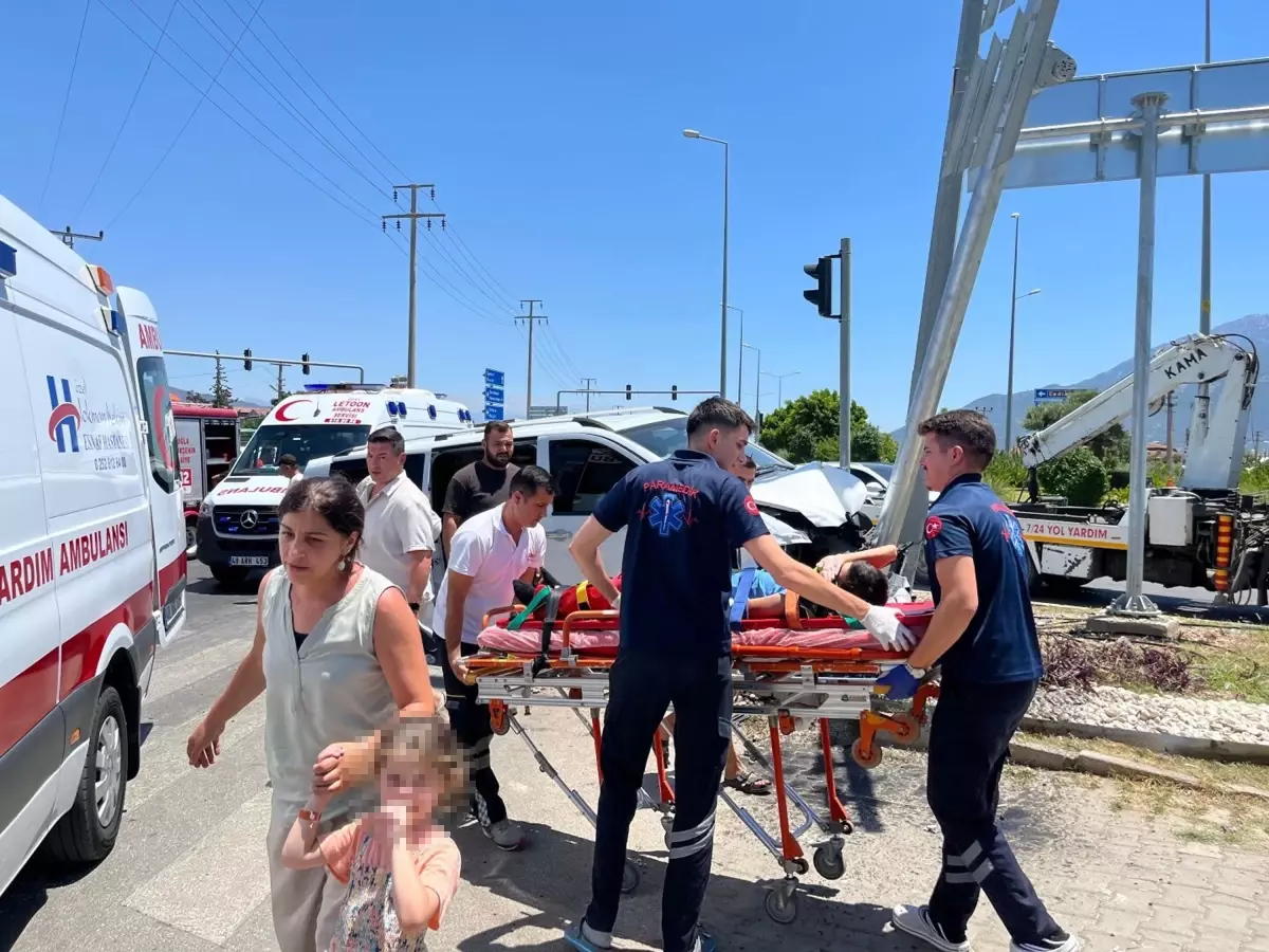 Fethiye'de Kaza: 12 Yaralı