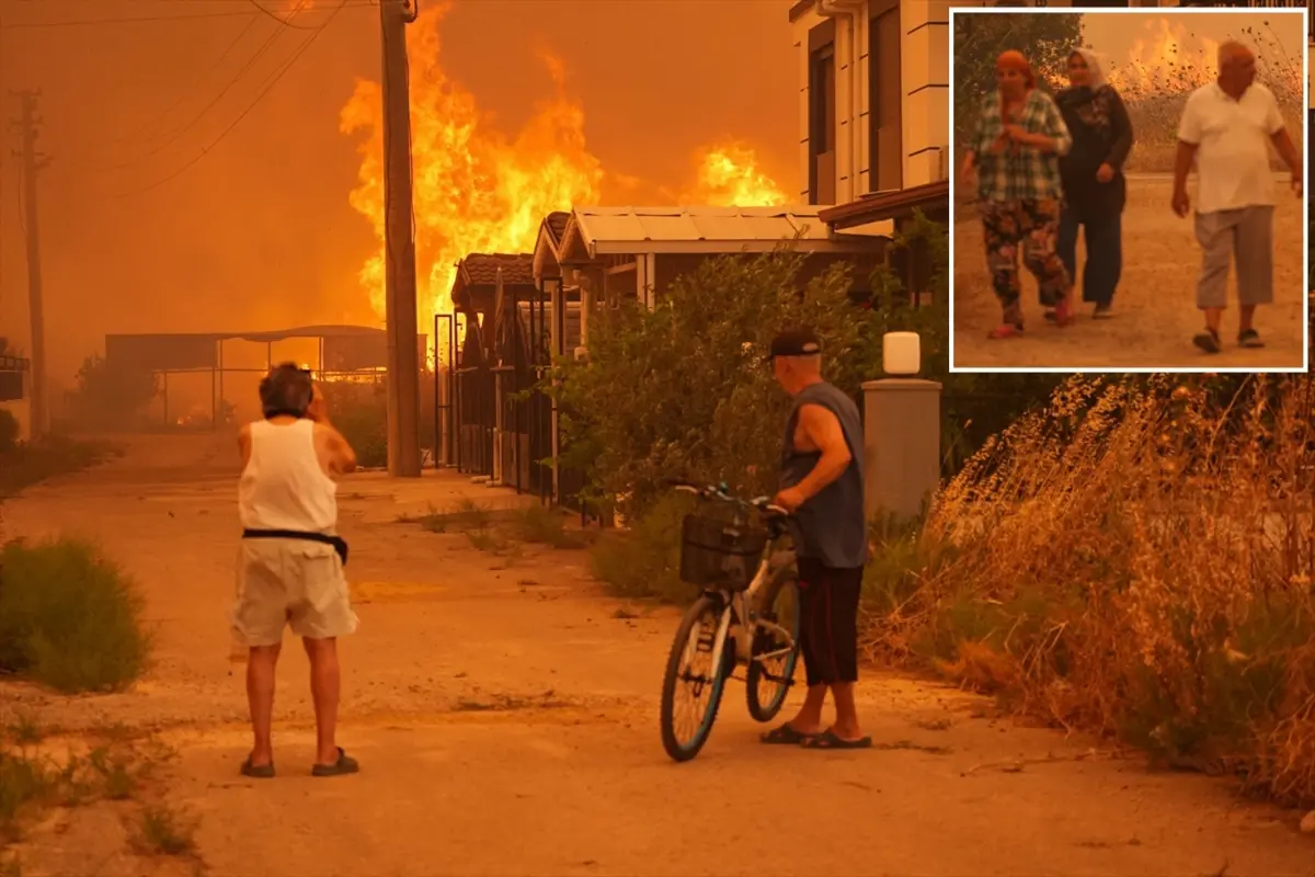 Görüntüler Seferihisar'dan! Alevlerin sardığı evlerinin arkasından böyle bakakaldılar