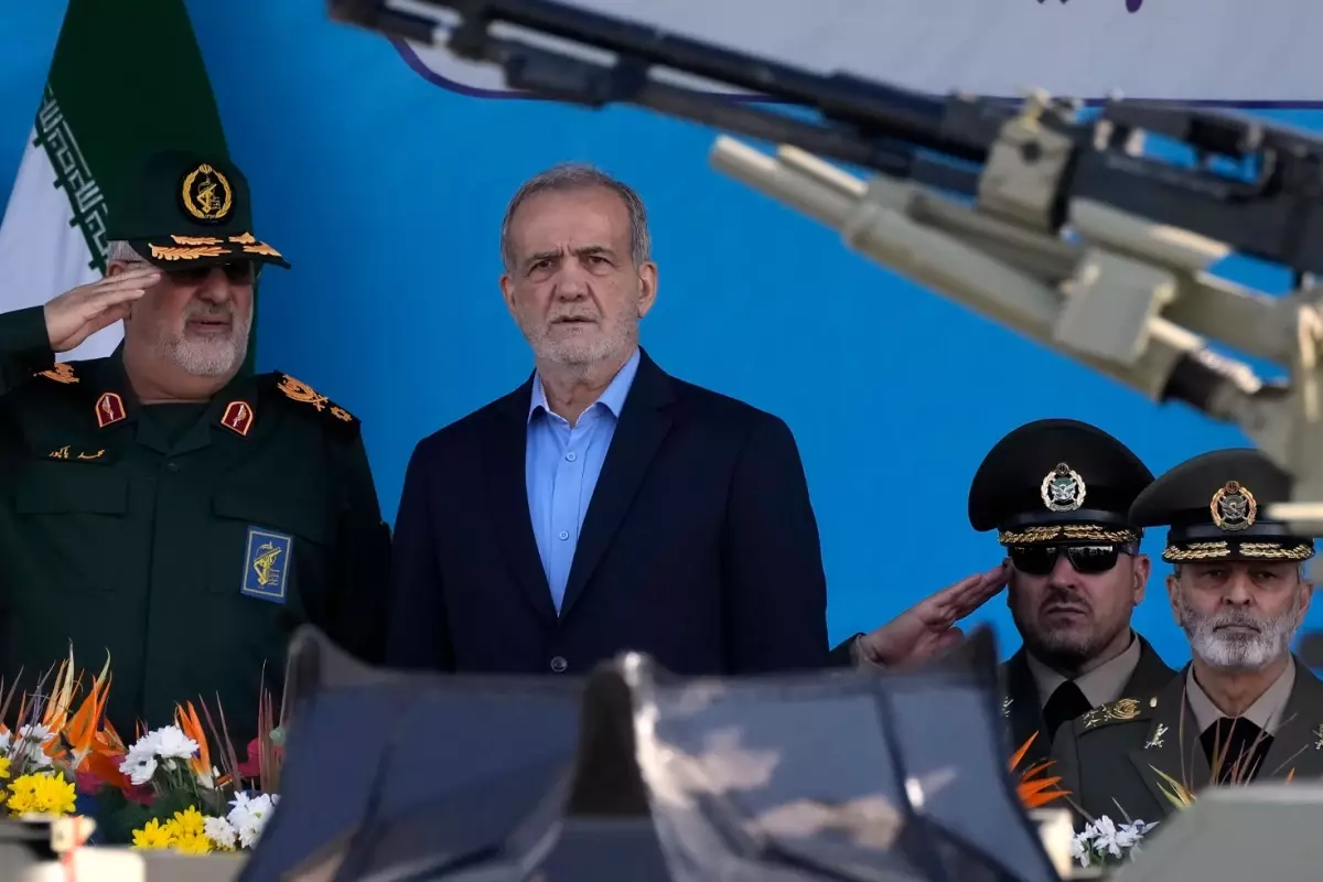 İsrail'in İran'a Saldırısı: Pezeşkiyan Yaralandı