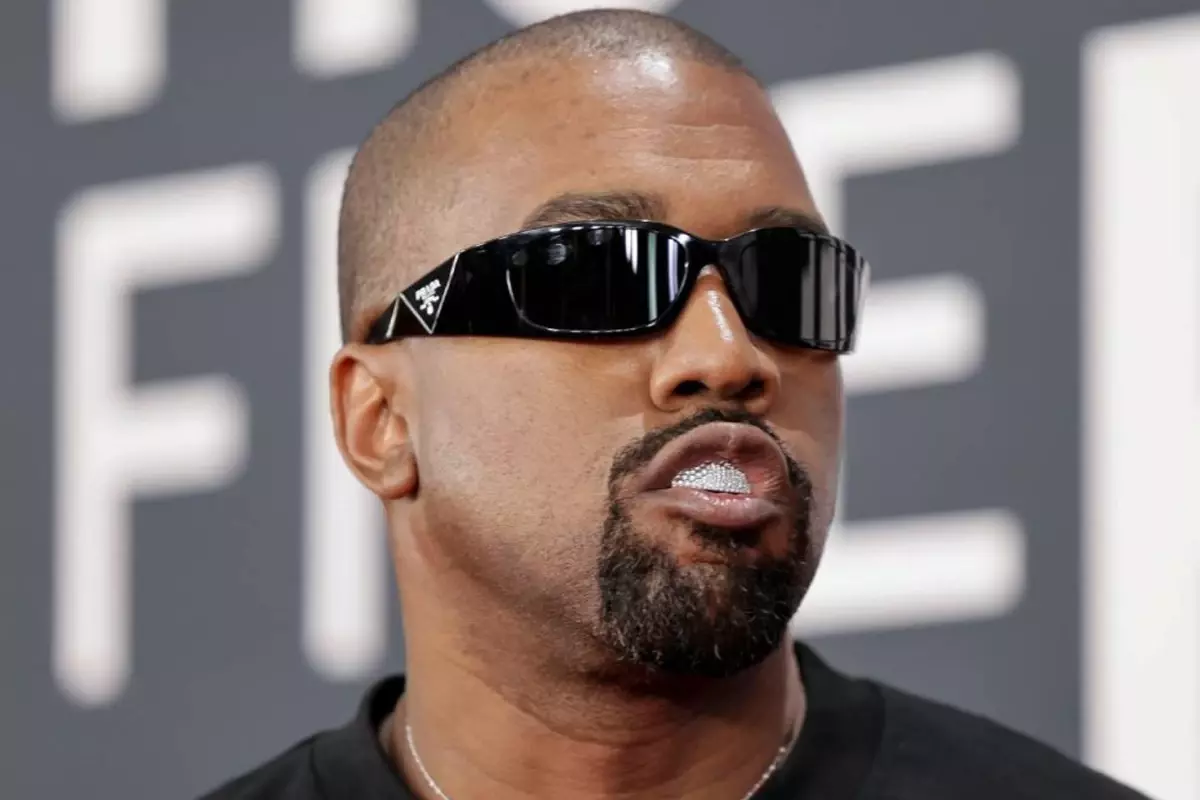 Kanye West'in sahneye geç çıkması hayranları öfkelendirdi