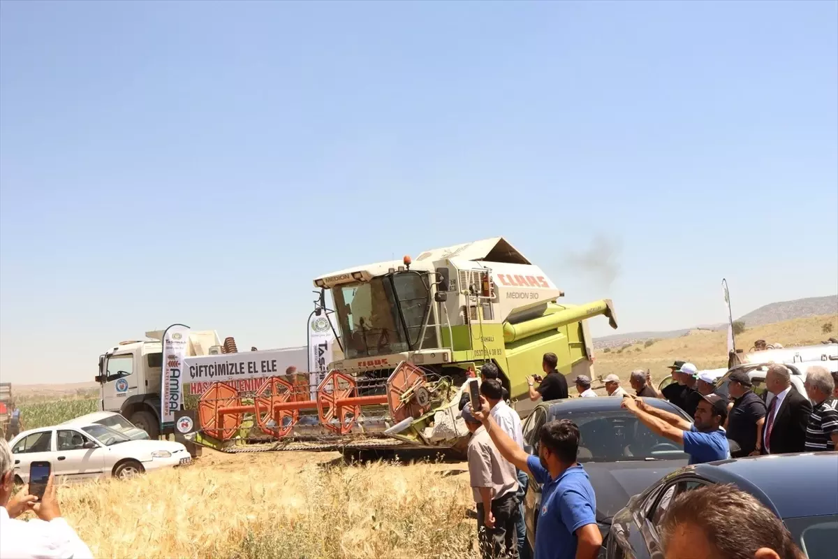 Yalıhüyük'te Hayır İçin Hasat